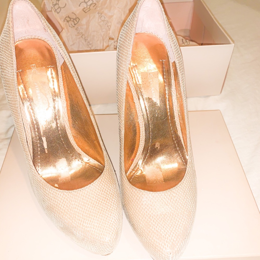 Shoes - Picture 2 of 4